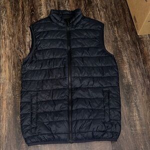 Swiss Tech Men's Dark Quilted Vest